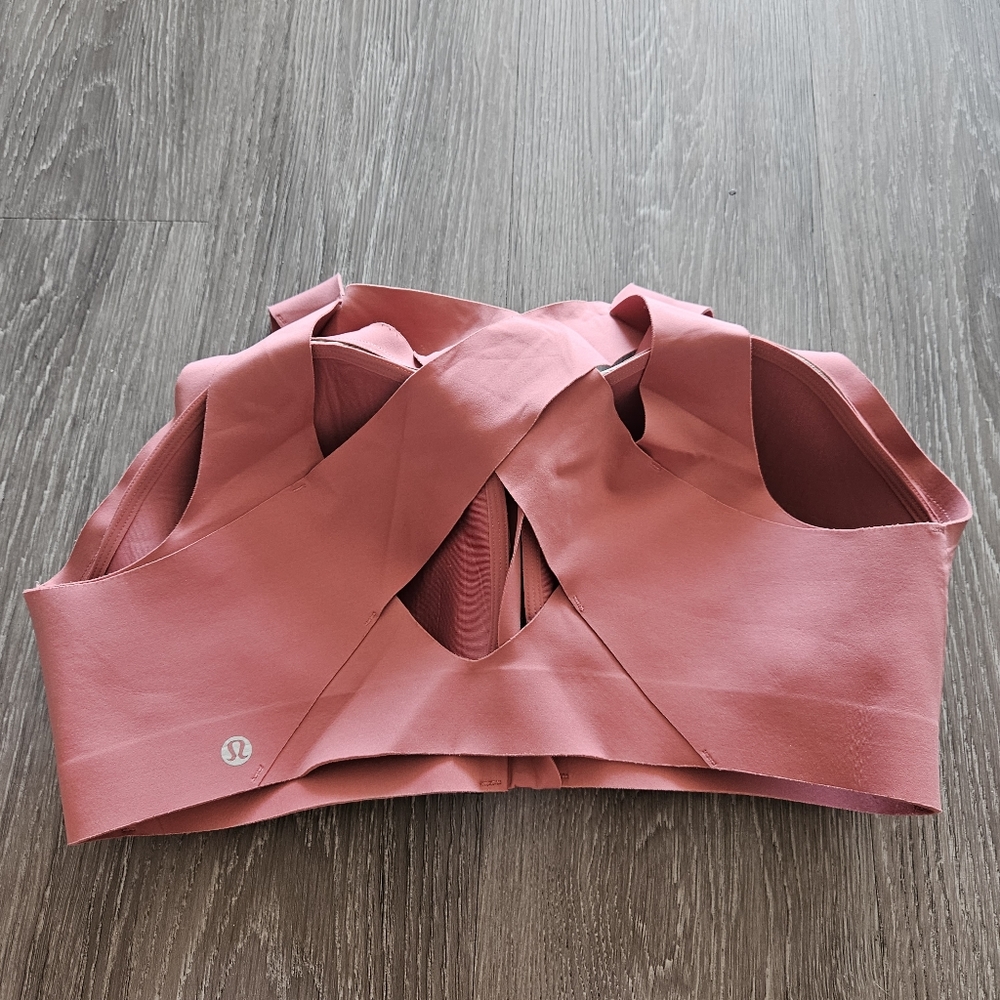 Lululemon Enlite Bra Zip Up front